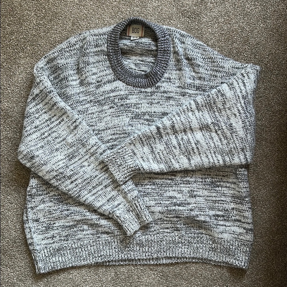 Gray and White Overzied Sweater